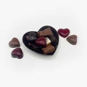 Coeur chocolat garnis de bonbons chocolats. La Route du Cacao.